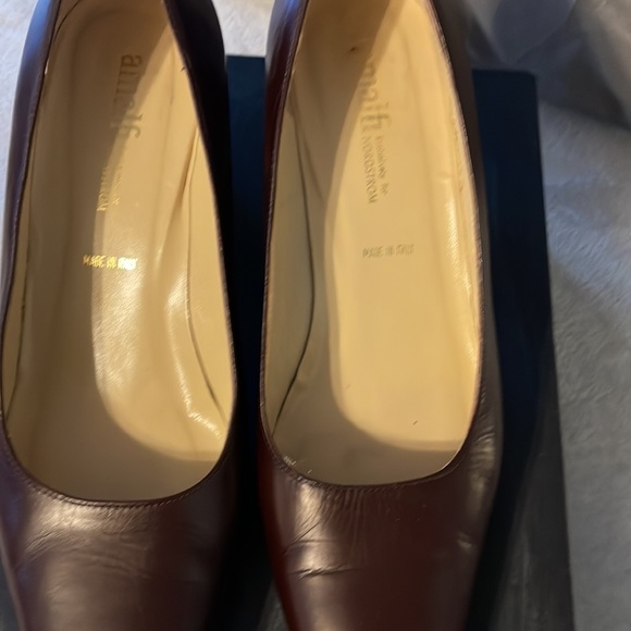 Brown pumps 2 inch heel. With lots of love left. They are a 10 but narrow. - Picture 4 of 7